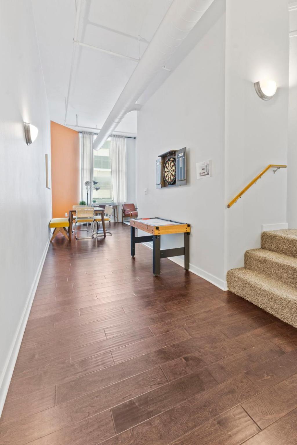 شقة Indy Loft - Monument Circle - Sleeps 7 - Convention Walkable إنديانابوليس المظهر الخارجي الصورة