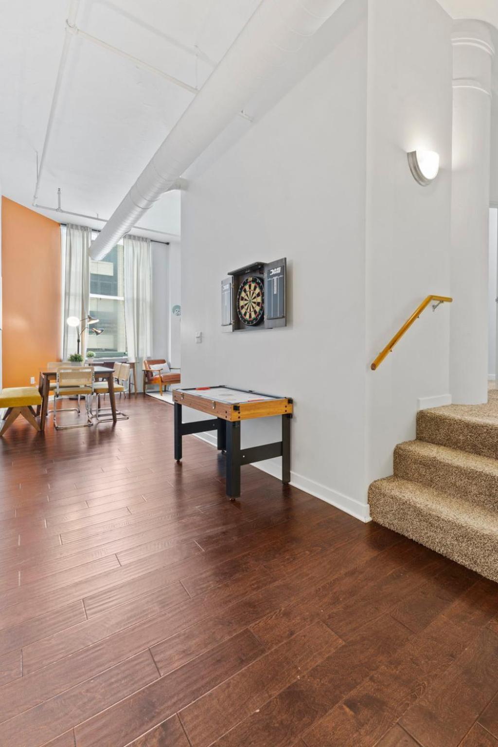 شقة Indy Loft - Monument Circle - Sleeps 7 - Convention Walkable إنديانابوليس المظهر الخارجي الصورة