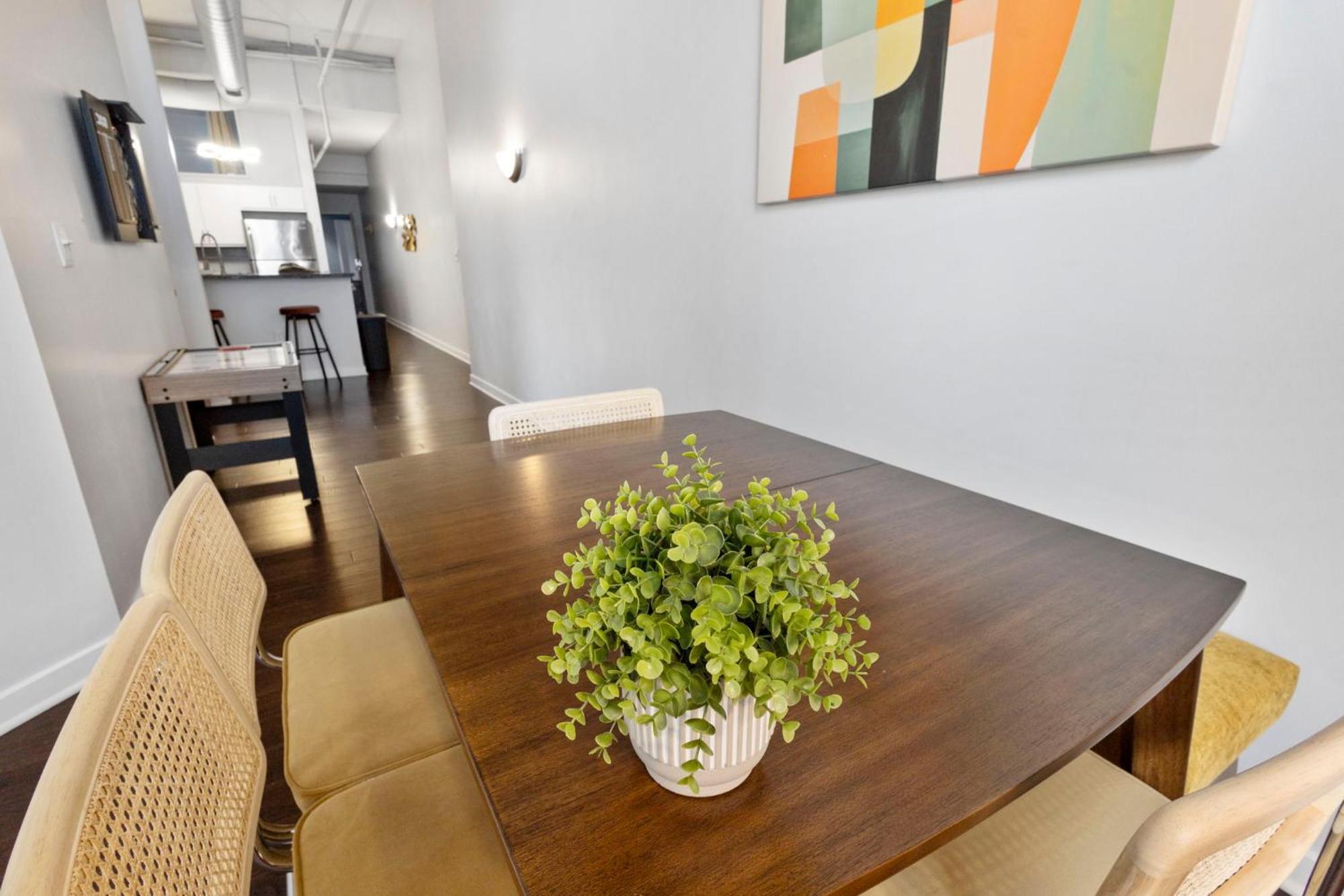 شقة Indy Loft - Monument Circle - Sleeps 7 - Convention Walkable إنديانابوليس المظهر الخارجي الصورة