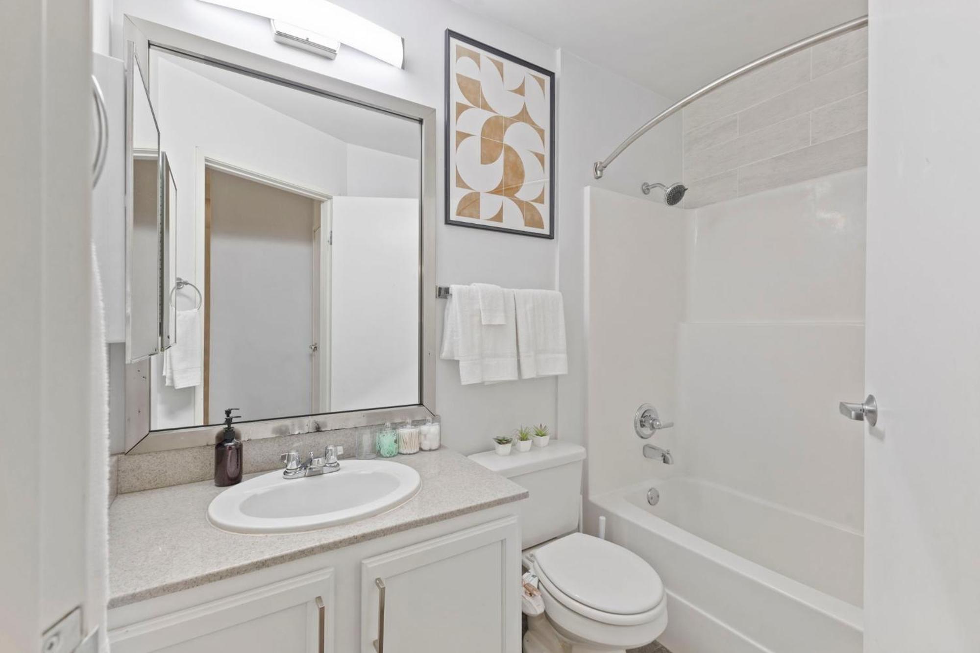 شقة Indy Loft - Monument Circle - Sleeps 7 - Convention Walkable إنديانابوليس المظهر الخارجي الصورة