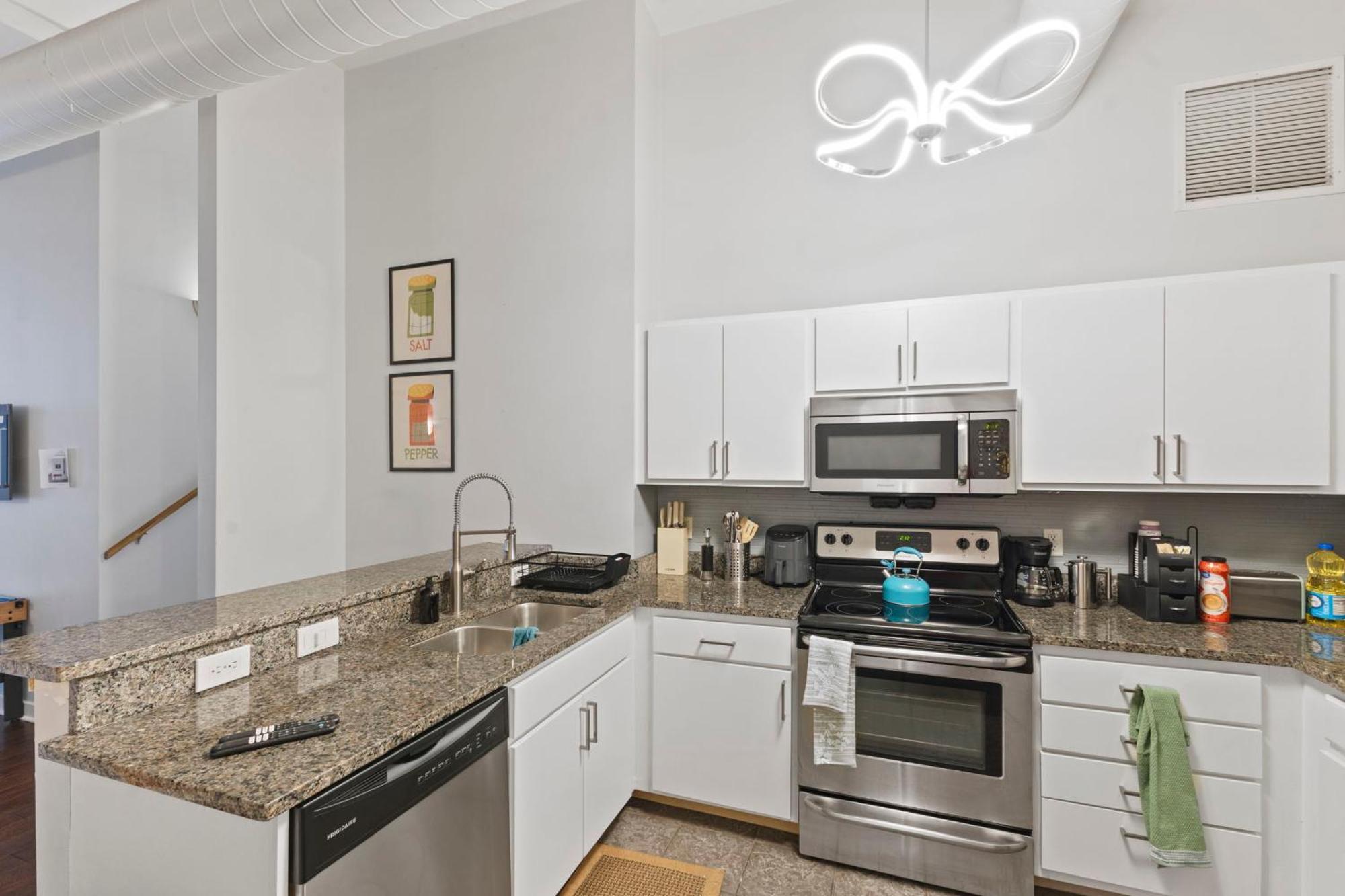 شقة Indy Loft - Monument Circle - Sleeps 7 - Convention Walkable إنديانابوليس المظهر الخارجي الصورة
