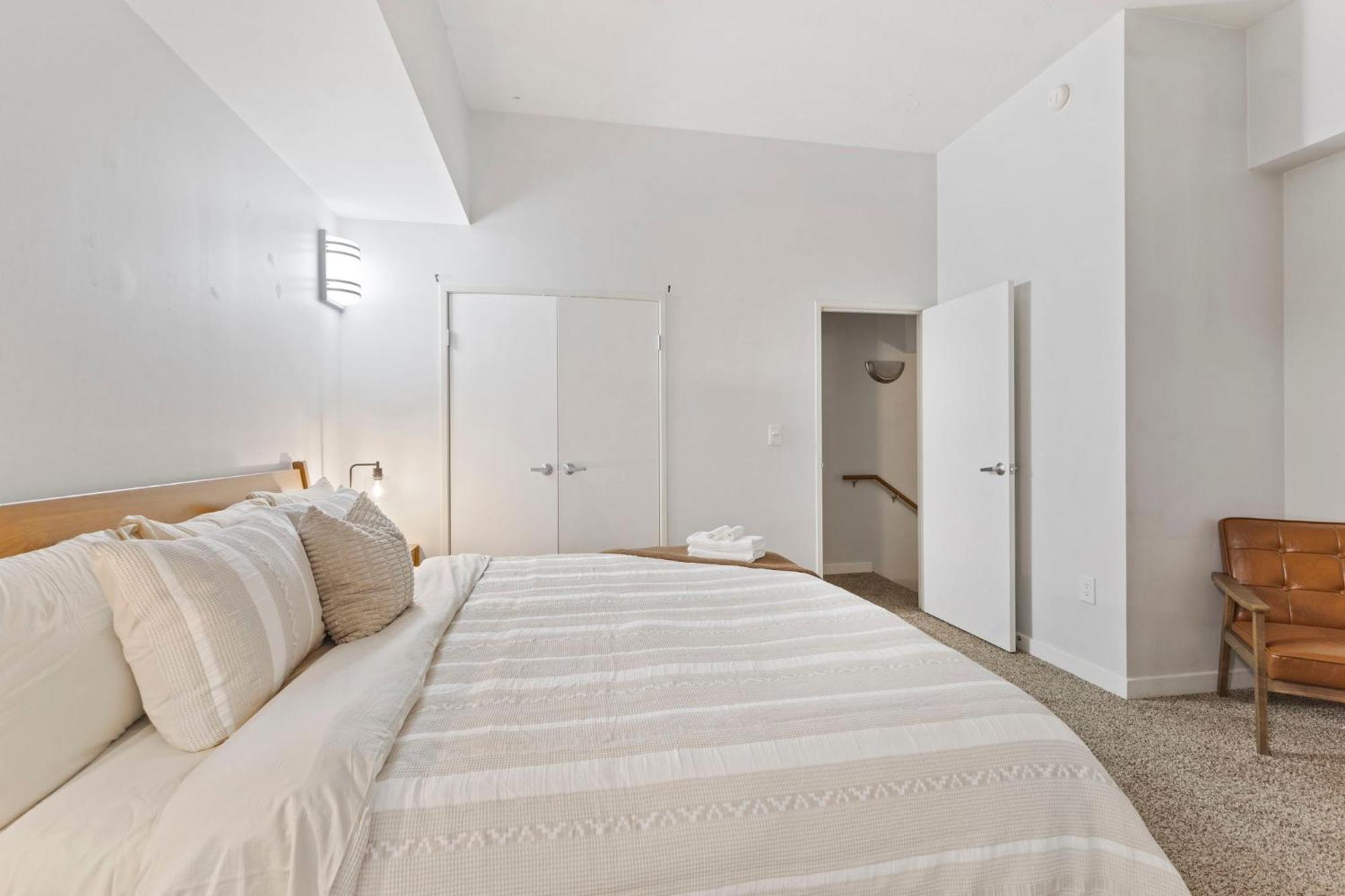 شقة Indy Loft - Monument Circle - Sleeps 7 - Convention Walkable إنديانابوليس المظهر الخارجي الصورة