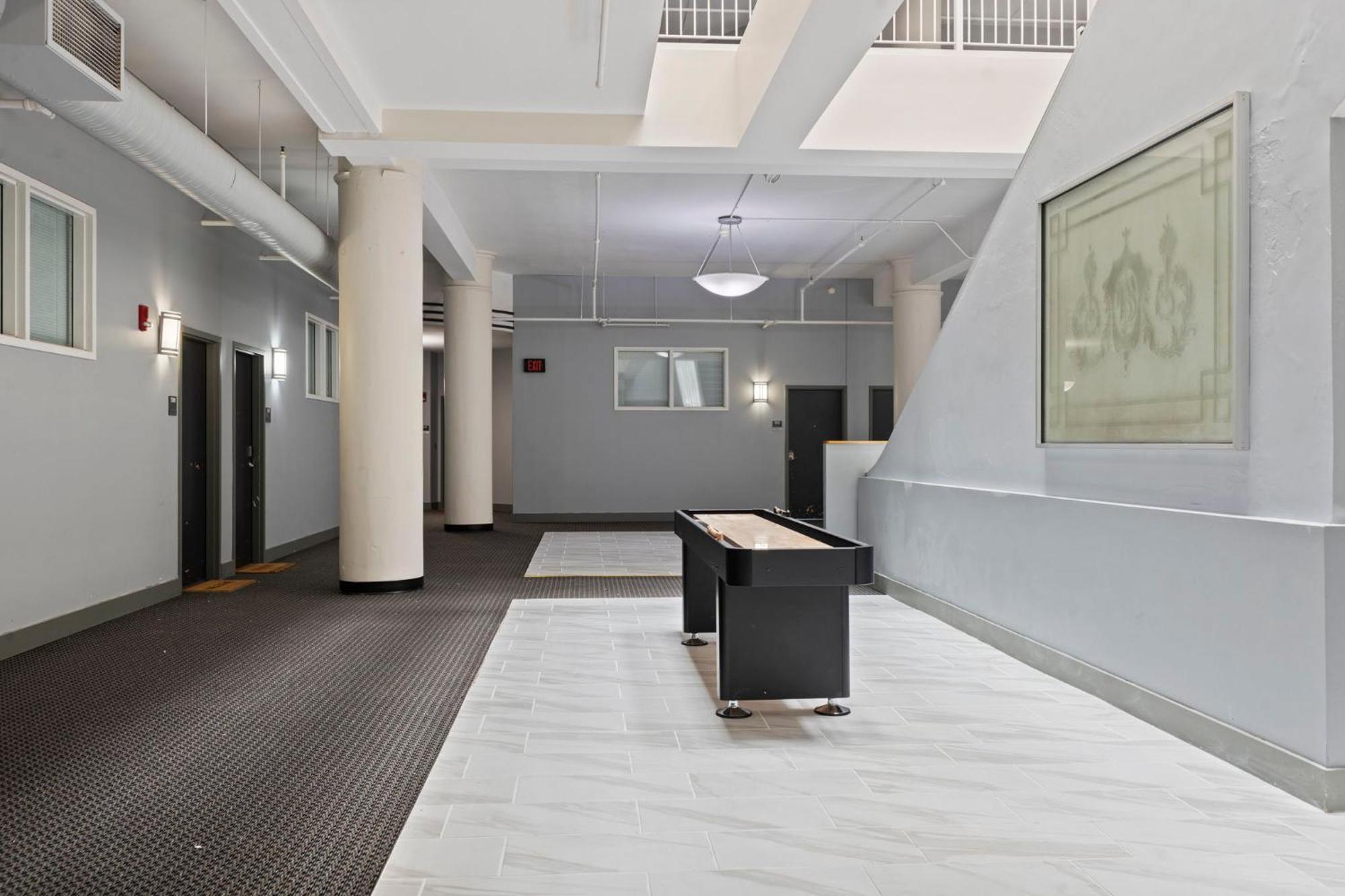 شقة Indy Loft - Monument Circle - Sleeps 7 - Convention Walkable إنديانابوليس المظهر الخارجي الصورة