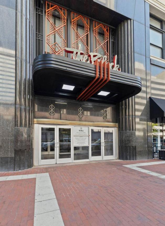 شقة Indy Loft - Monument Circle - Sleeps 7 - Convention Walkable إنديانابوليس المظهر الخارجي الصورة