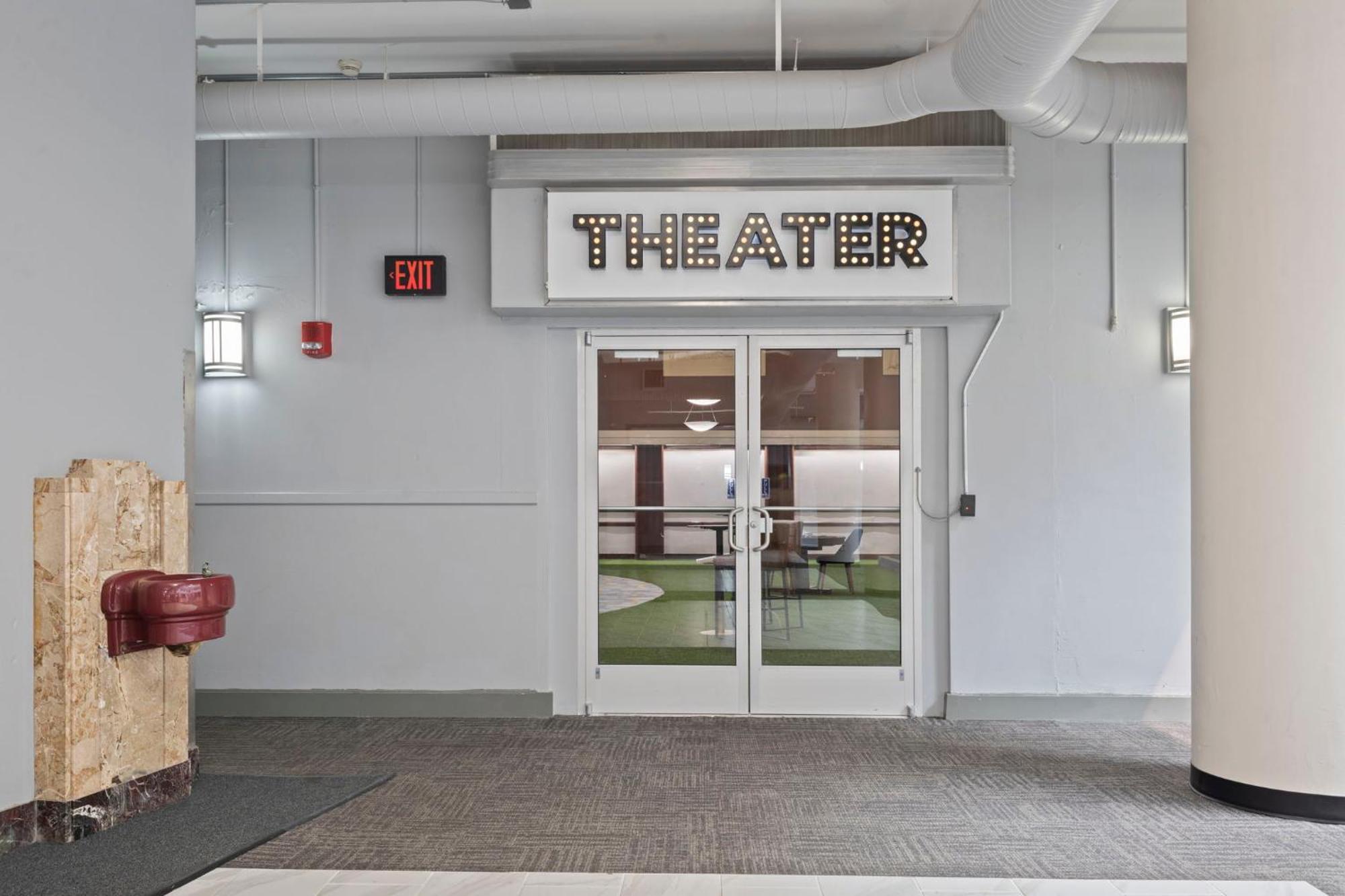 شقة Indy Loft - Monument Circle - Sleeps 7 - Convention Walkable إنديانابوليس المظهر الخارجي الصورة
